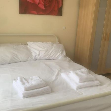 Specious Studio Flats Лондон Екстер'єр фото