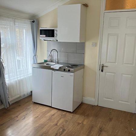 Specious Studio Flats Лондон Екстер'єр фото