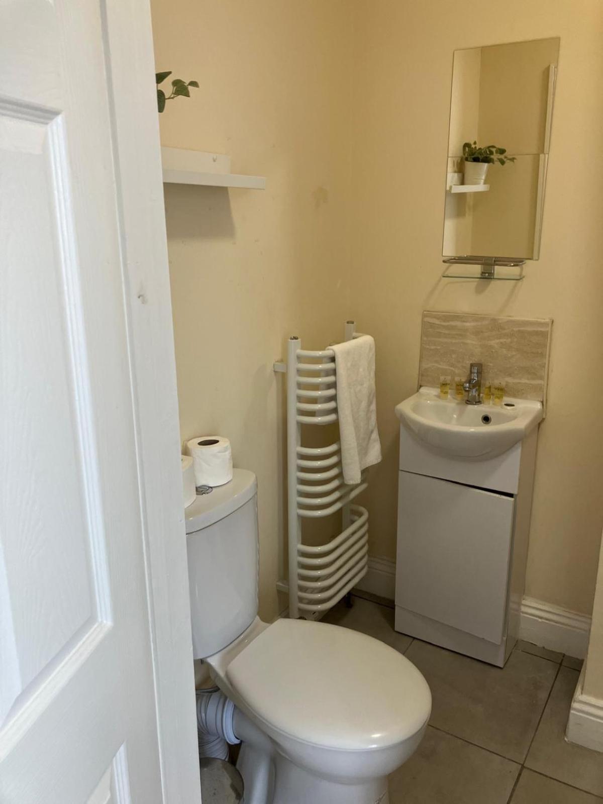 Specious Studio Flats Лондон Екстер'єр фото