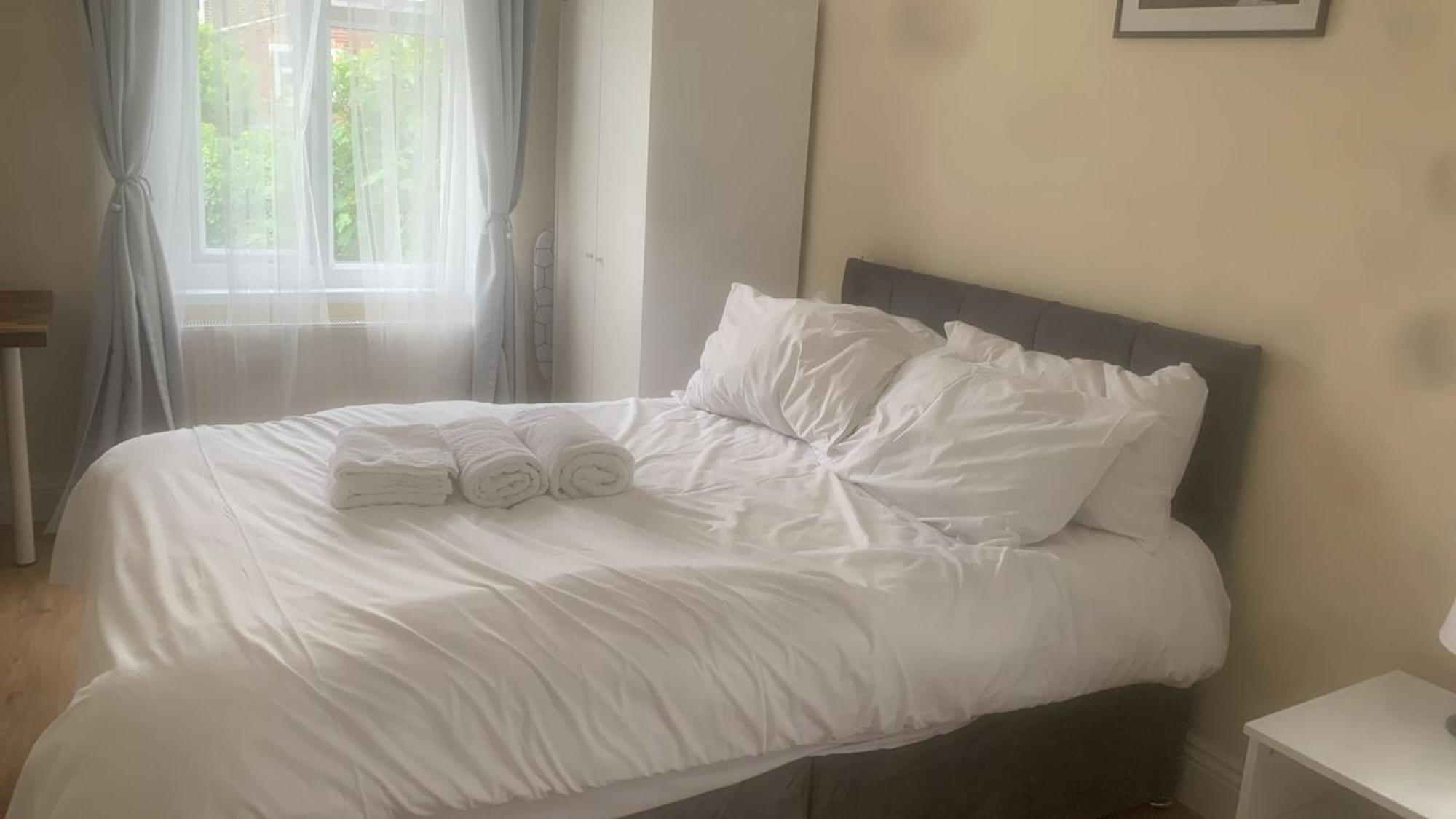 Specious Studio Flats Лондон Екстер'єр фото