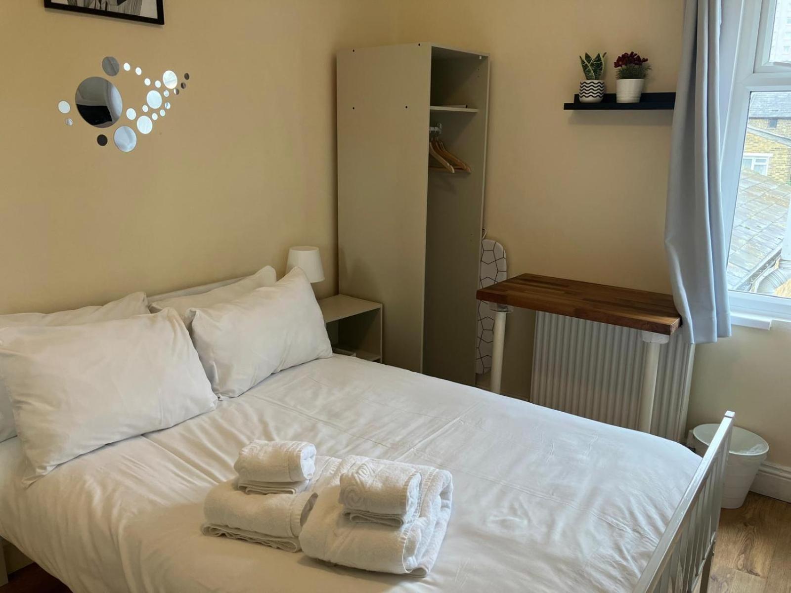 Specious Studio Flats Лондон Екстер'єр фото