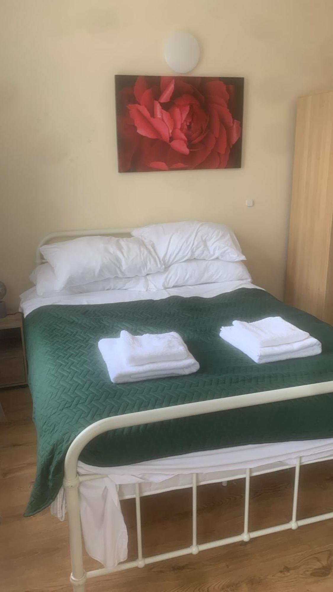 Specious Studio Flats Лондон Екстер'єр фото