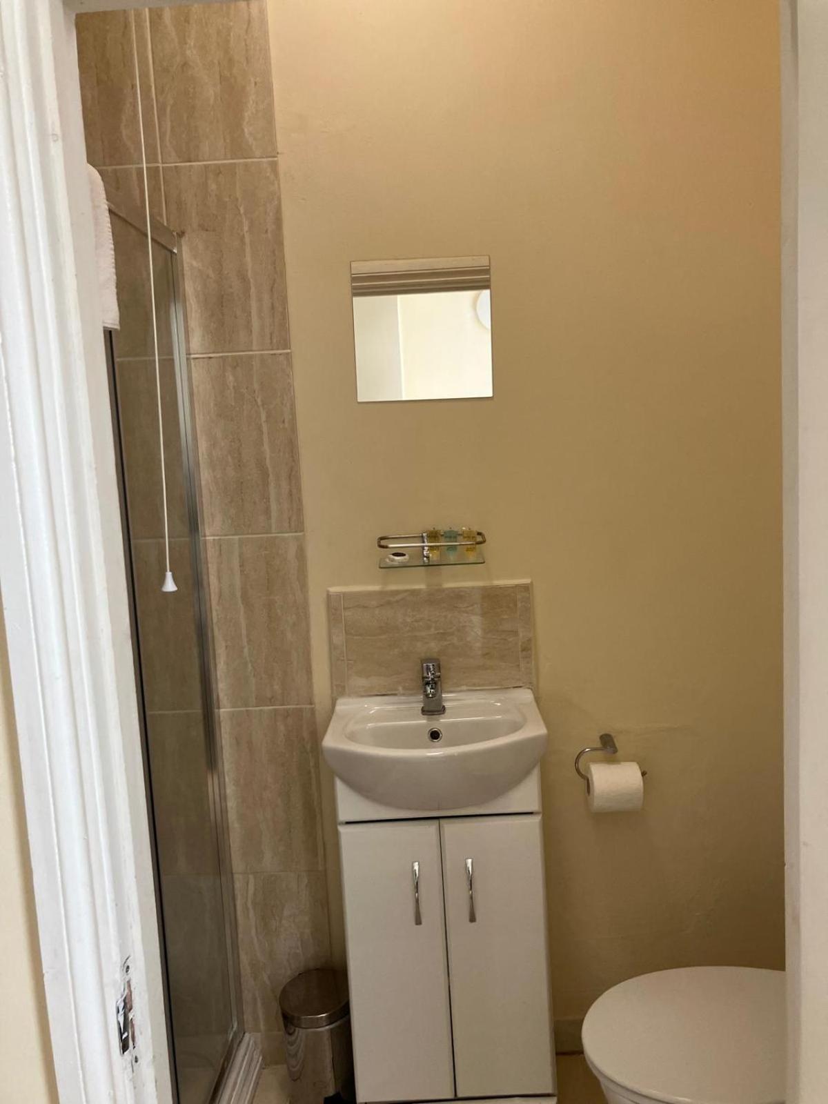 Specious Studio Flats Лондон Екстер'єр фото