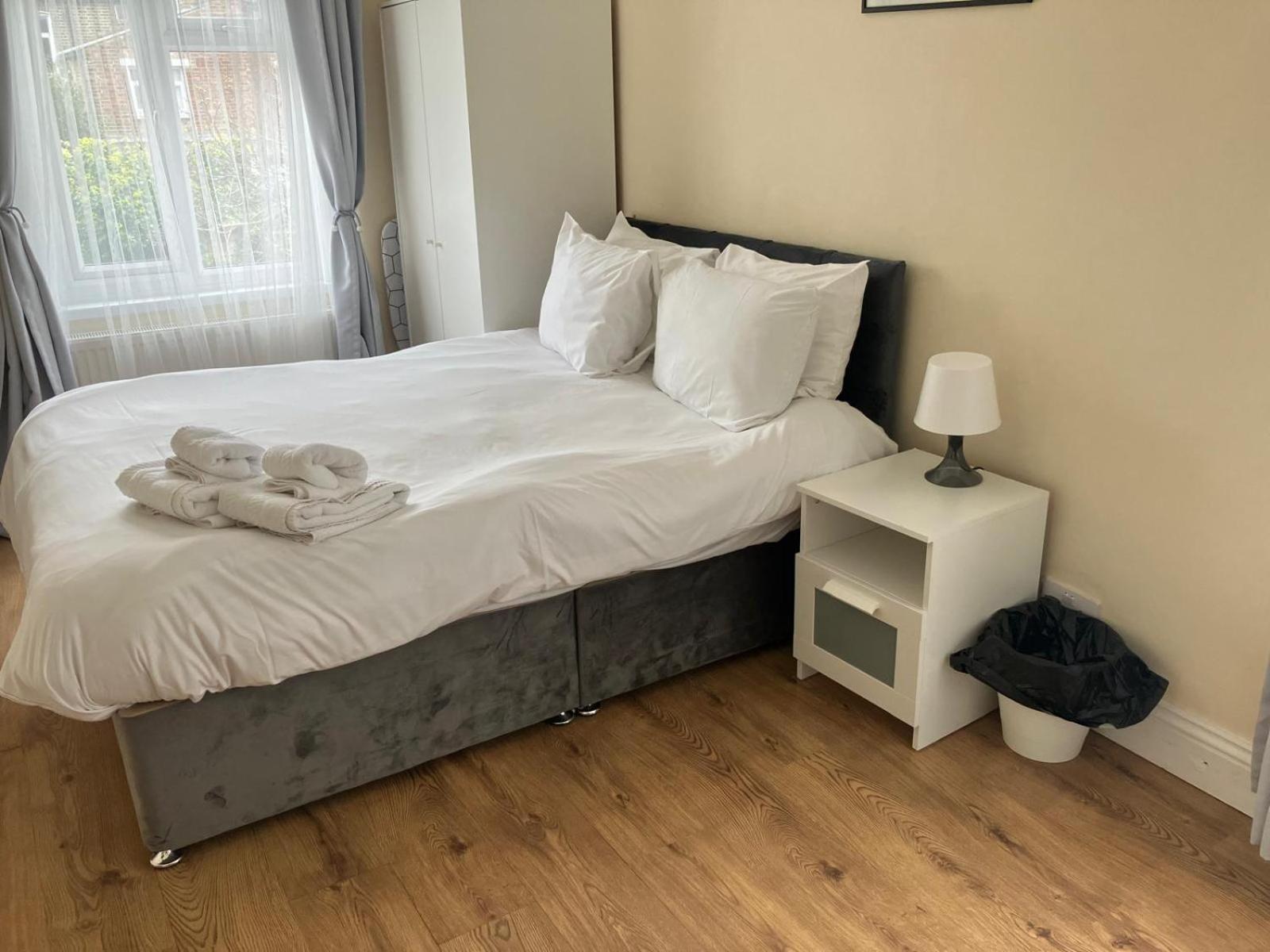Specious Studio Flats Лондон Екстер'єр фото
