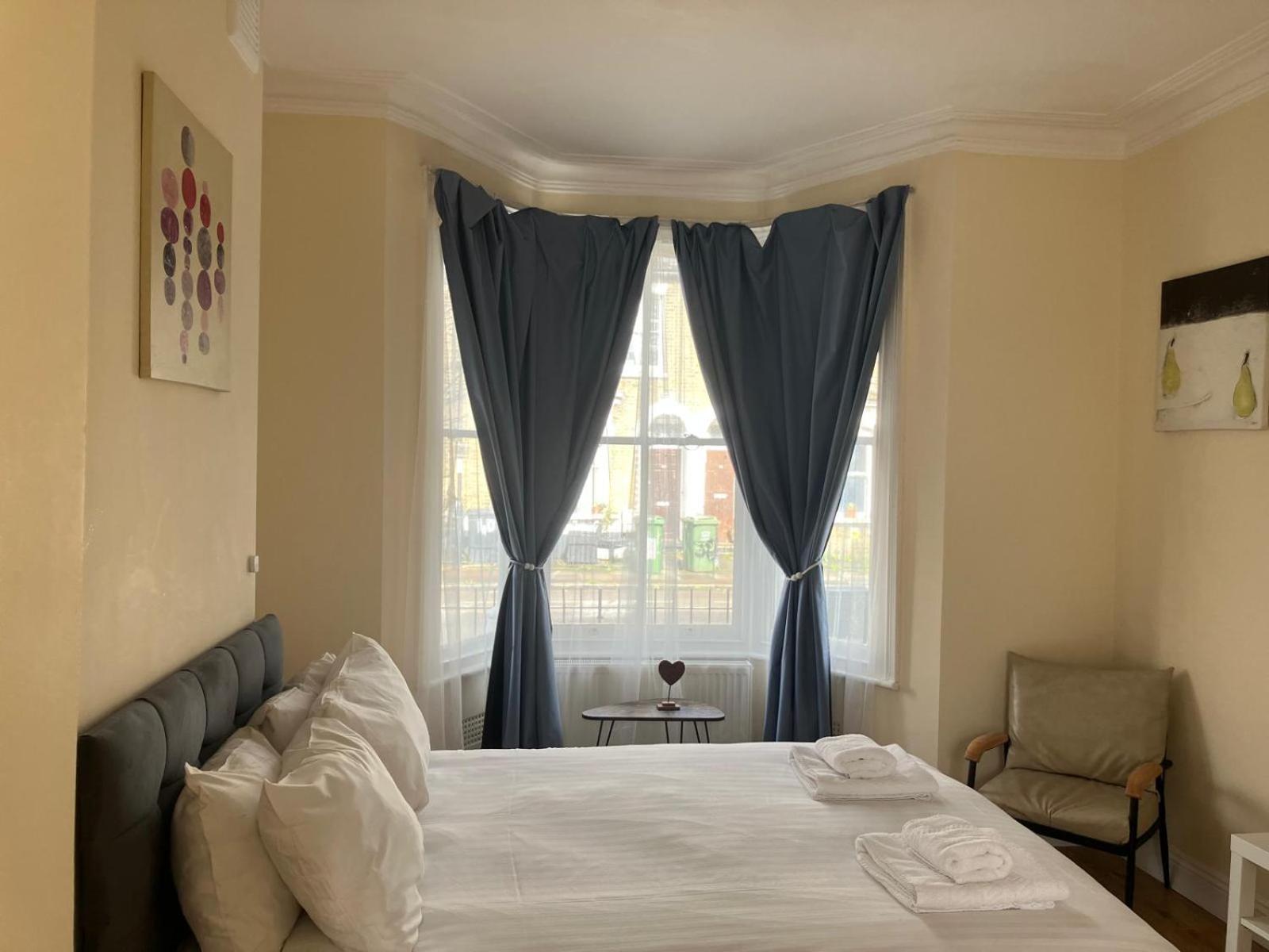 Specious Studio Flats Лондон Екстер'єр фото